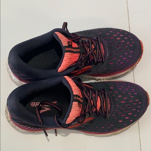 Shoe - Picture 2 of 6